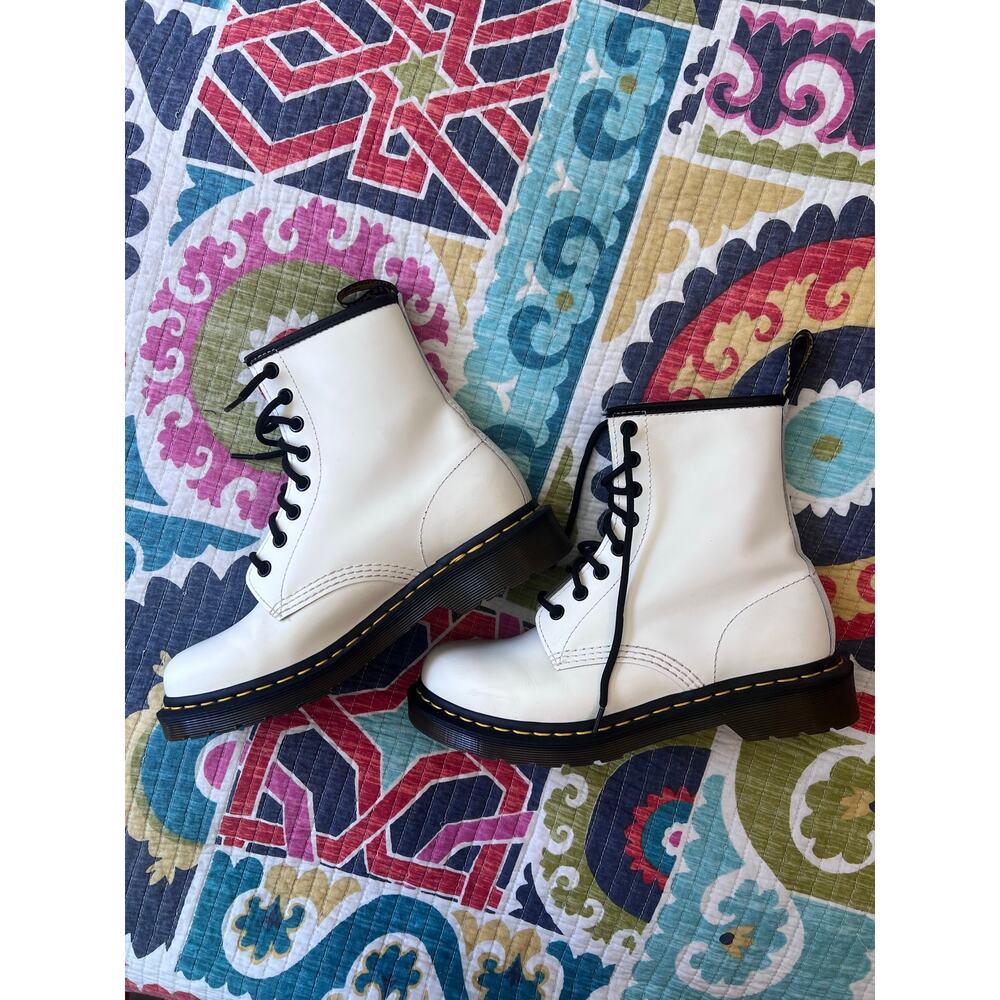 Dr. Martens 11821 1460 White & Black 8-Eye Boots Size: US 7 Ladies EU 38 - Picture 2 of 9